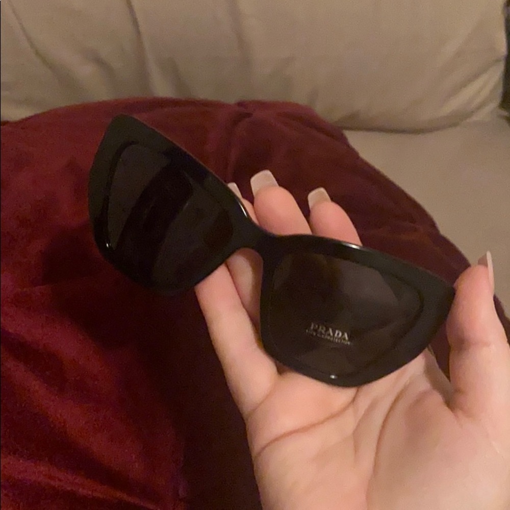 Prada sunglasses - Picture 2 of 3